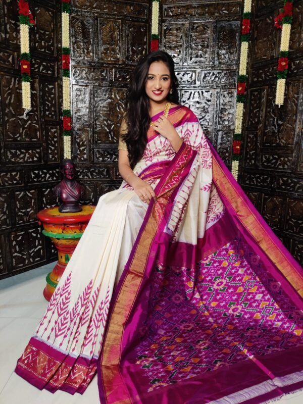 Pochampally-Ikkat-Silk-Saree-Whte-and-pink